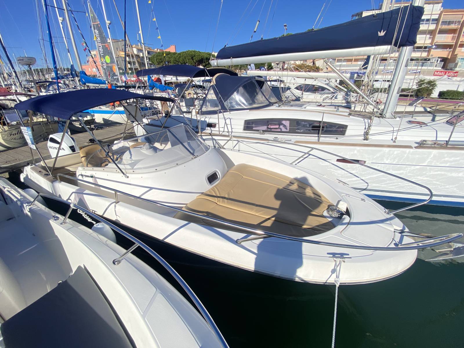 JEANNEAU CAP CAMARAT 755 WA – MOTEUR NEUF 2025