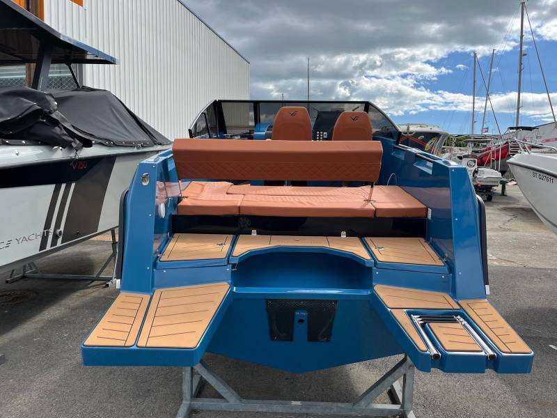 Veloce Yachts V755 Classic