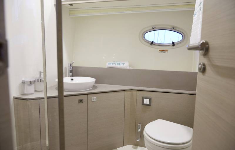 RODMAN SPIRIT 42' COUPÉ - Experience Yachting