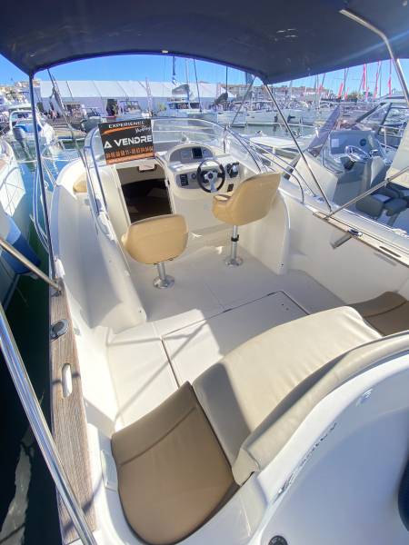 JEANNEAU CAP CAMARAT 755 WA – MOTEUR NEUF 2025