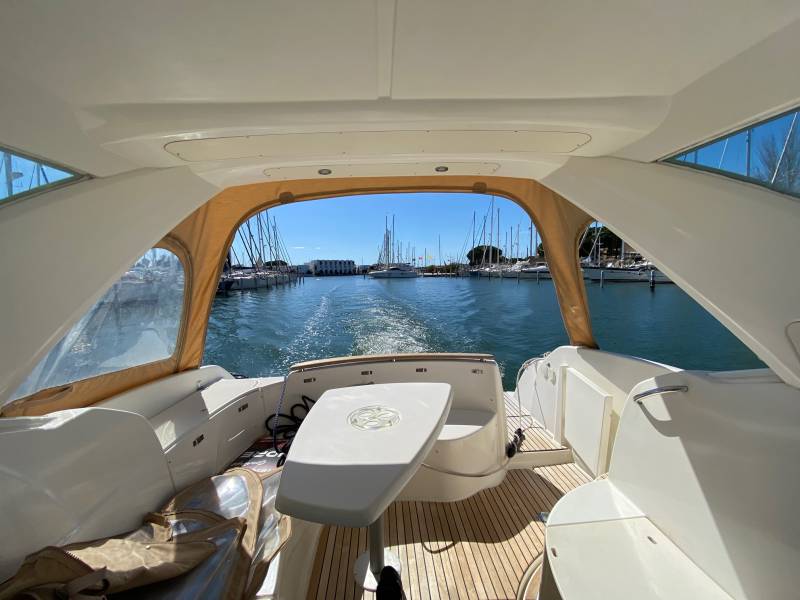 JEANNEAU PRESTIGE 30 S HARD TOP – VEDETTE