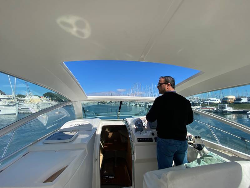 JEANNEAU PRESTIGE 30 S HARD TOP – VEDETTE