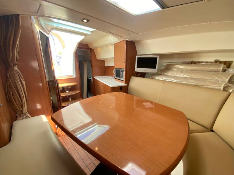 JEANNEAU PRESTIGE 30 S HARD TOP – VEDETTE