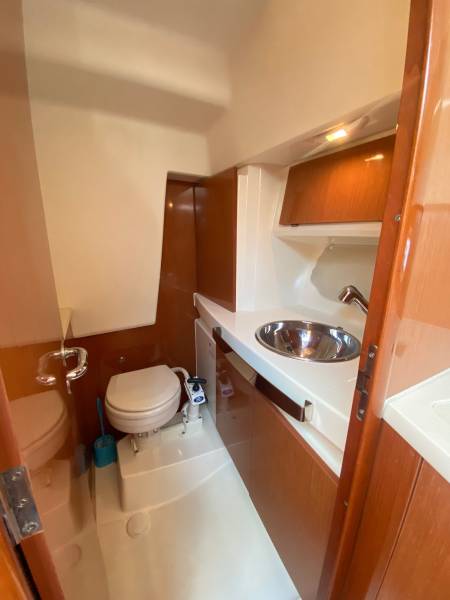 JEANNEAU PRESTIGE 30 S HARD TOP – VEDETTE