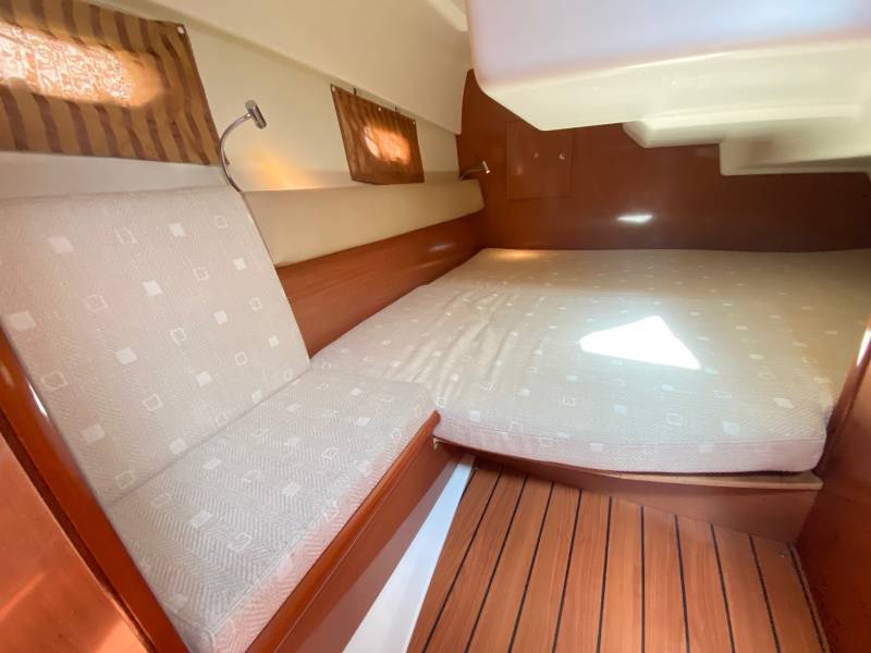 JEANNEAU PRESTIGE 30 S HARD TOP – VEDETTE