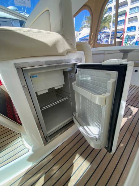 JEANNEAU PRESTIGE 30 S HARD TOP – VEDETTE