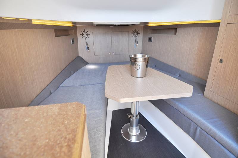 Nuova Jolly Prince 43 Luxury Cabin