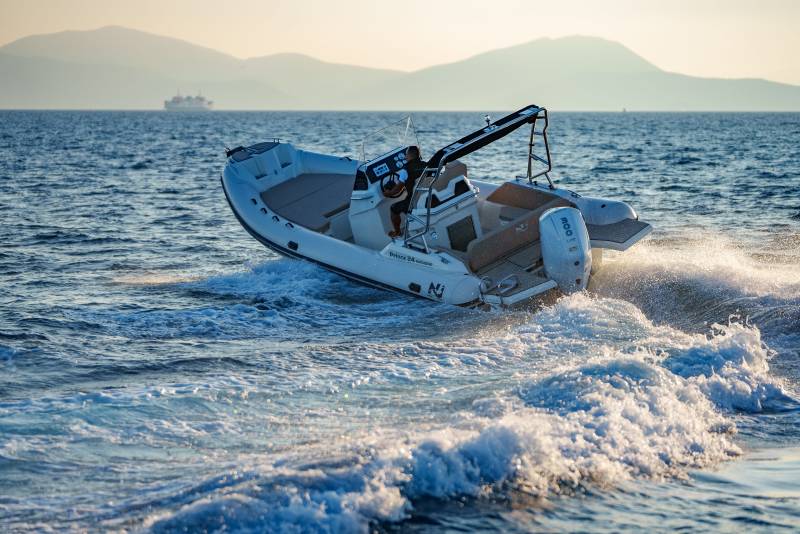 NUOVA JOLLY PRINCE 24 EXCLUSIVE - SEMI RIGIDE