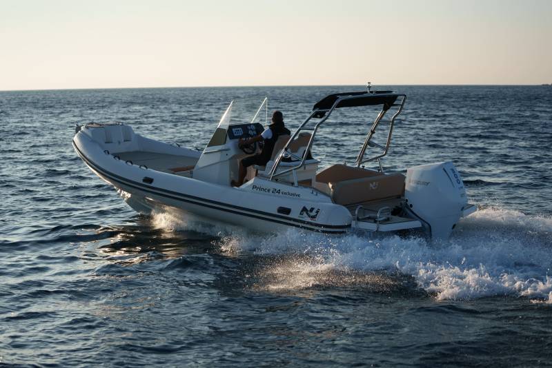 NUOVA JOLLY PRINCE 24 EXCLUSIVE - SEMI RIGIDE