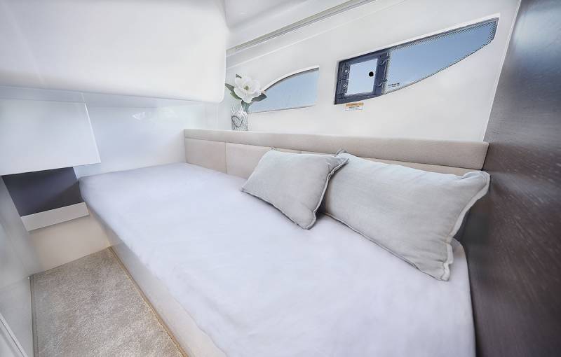 RODMAN SPIRIT 31' HT INBOARD - Experience Yachting