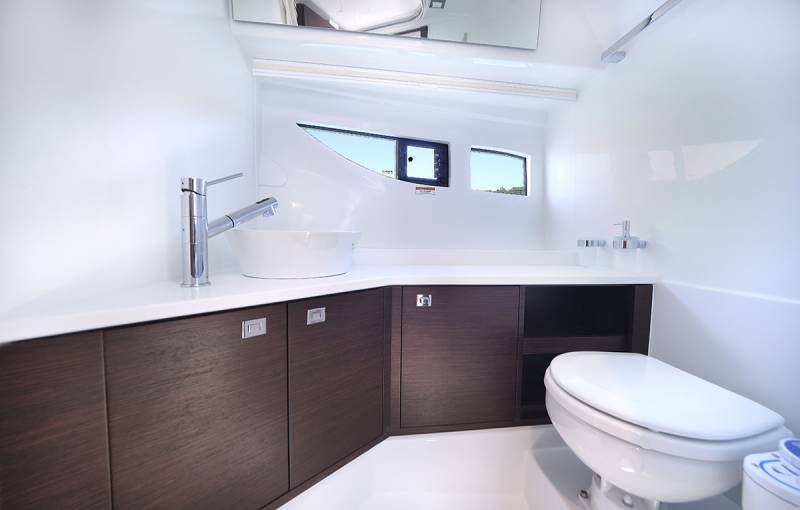 RODMAN SPIRIT 31' HT INBOARD - Experience Yachting