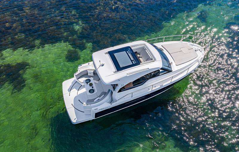 RODMAN SPIRIT 31' HT INBOARD - Experience Yachting