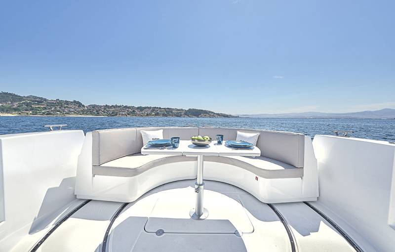 RODMAN SPIRIT 31' HT INBOARD - Experience Yachting