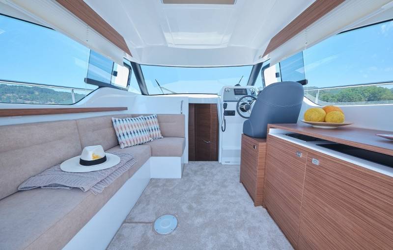 RODMAN SPIRIT 31' HT OUTBOARD - Experience Yachting