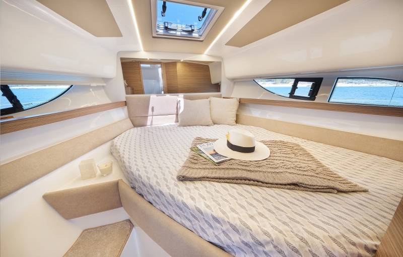 RODMAN SPIRIT 31' HT OUTBOARD - Experience Yachting