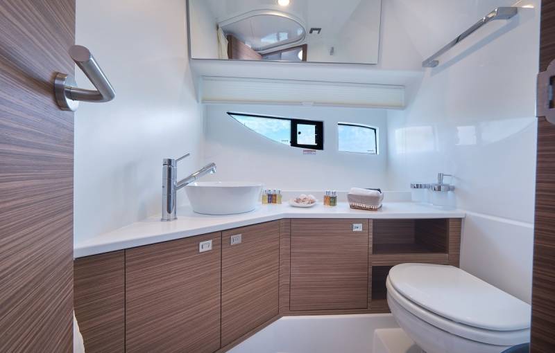 RODMAN SPIRIT 31' HT OUTBOARD - Experience Yachting