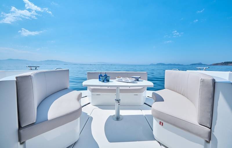 RODMAN SPIRIT 31' HT OUTBOARD - Experience Yachting