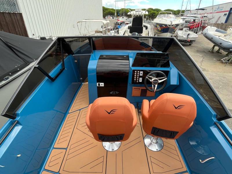 Veloce Yachts V755 Classic