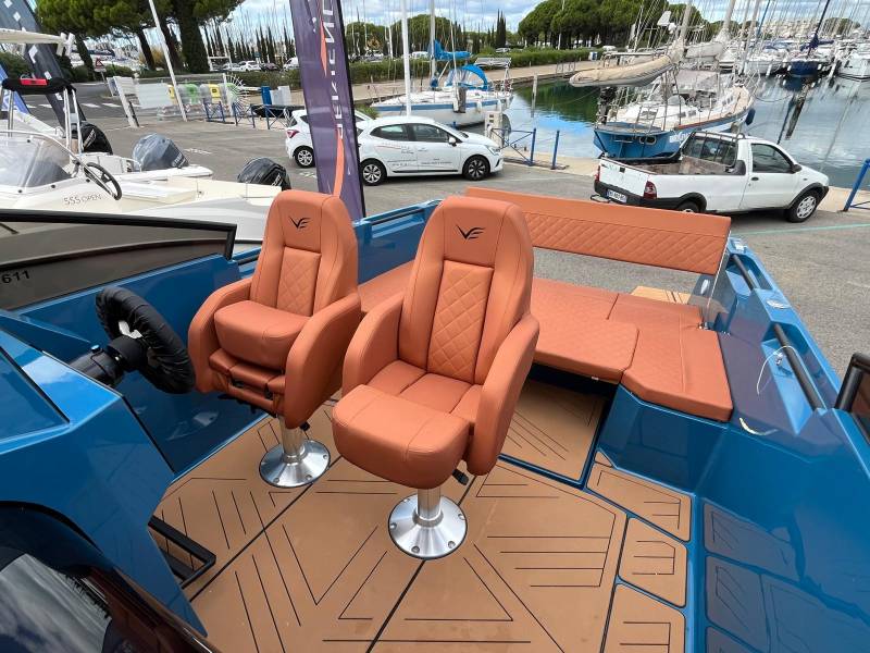 Veloce Yachts V755 Classic