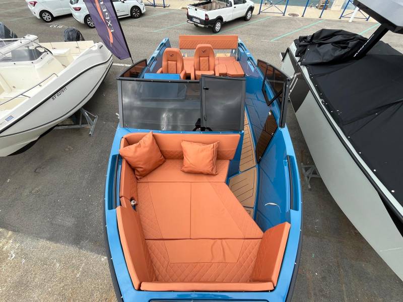 Veloce Yachts V755 Classic