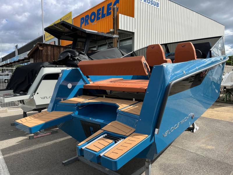 Veloce Yachts V755 Classic