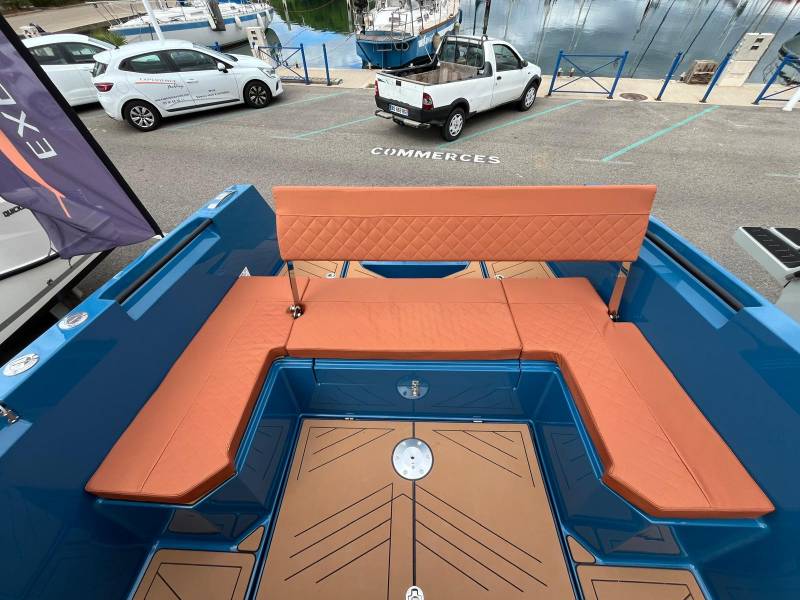 Veloce Yachts V755 Classic