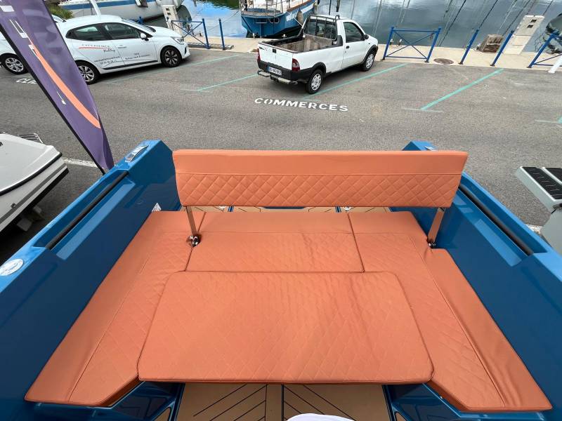 Veloce Yachts V755 Classic