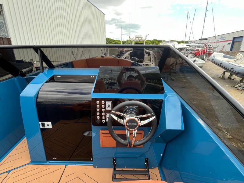 Veloce Yachts V755 Classic