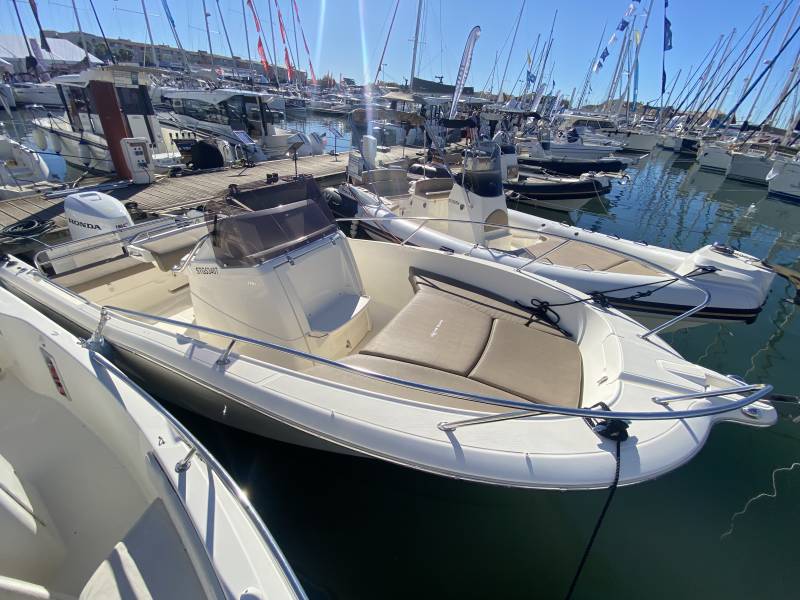 WHITE SHARK 210 CC – MOTEUR NEUF 2025